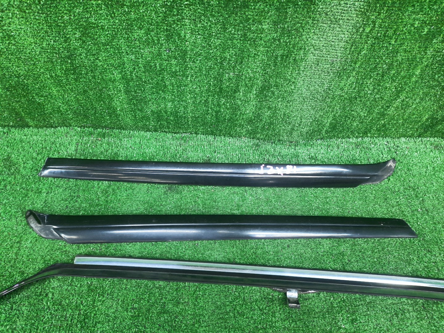 Ветровик левый TOYOTA MARK II GX81 1306 2 ракурс