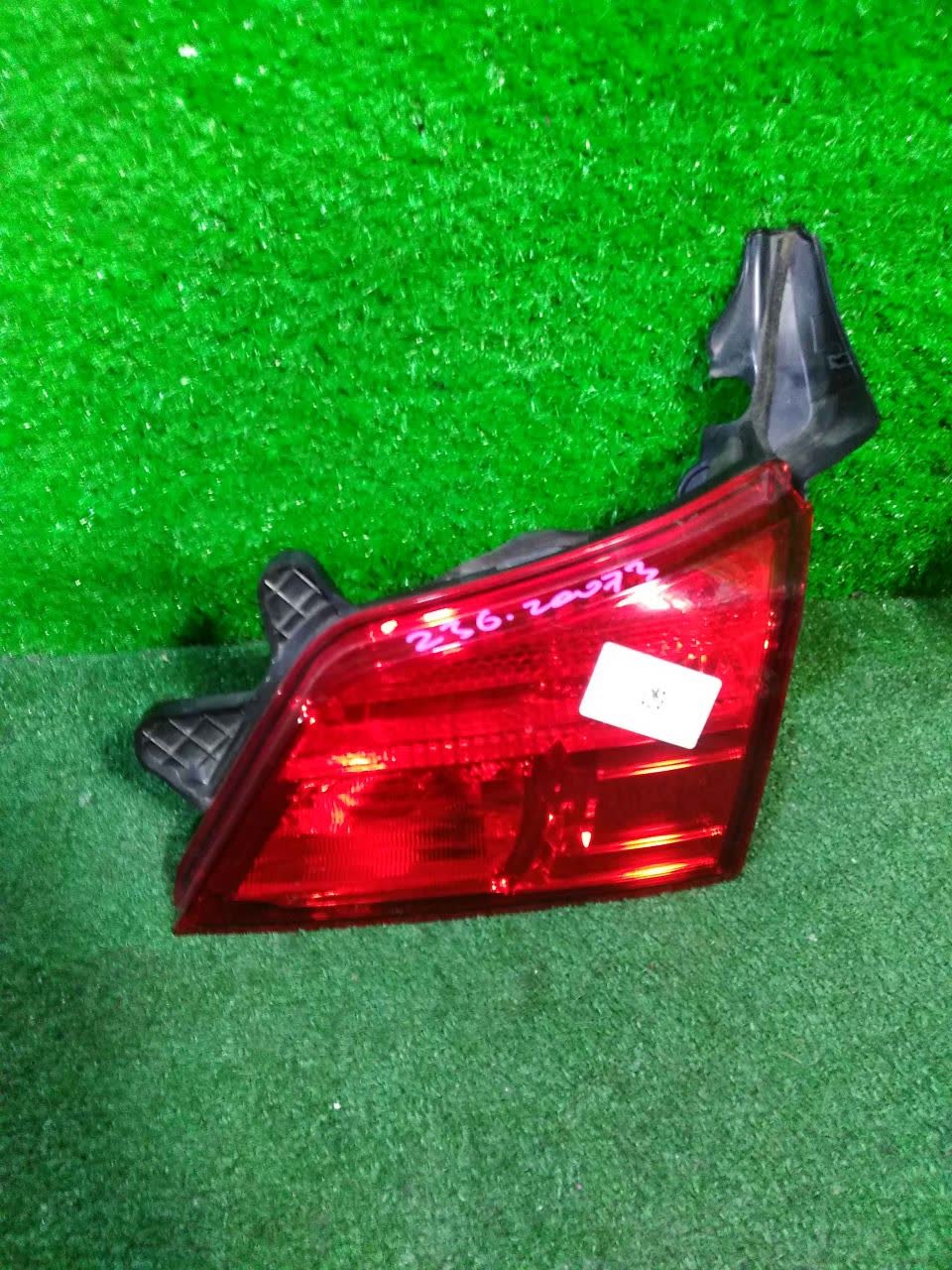 Вставка между стопов правая задняя SUBARU LEGACY BR9 1 ракурс Вставка между стопов правая задняя SUBARU LEGACY BR9 1 ракурс