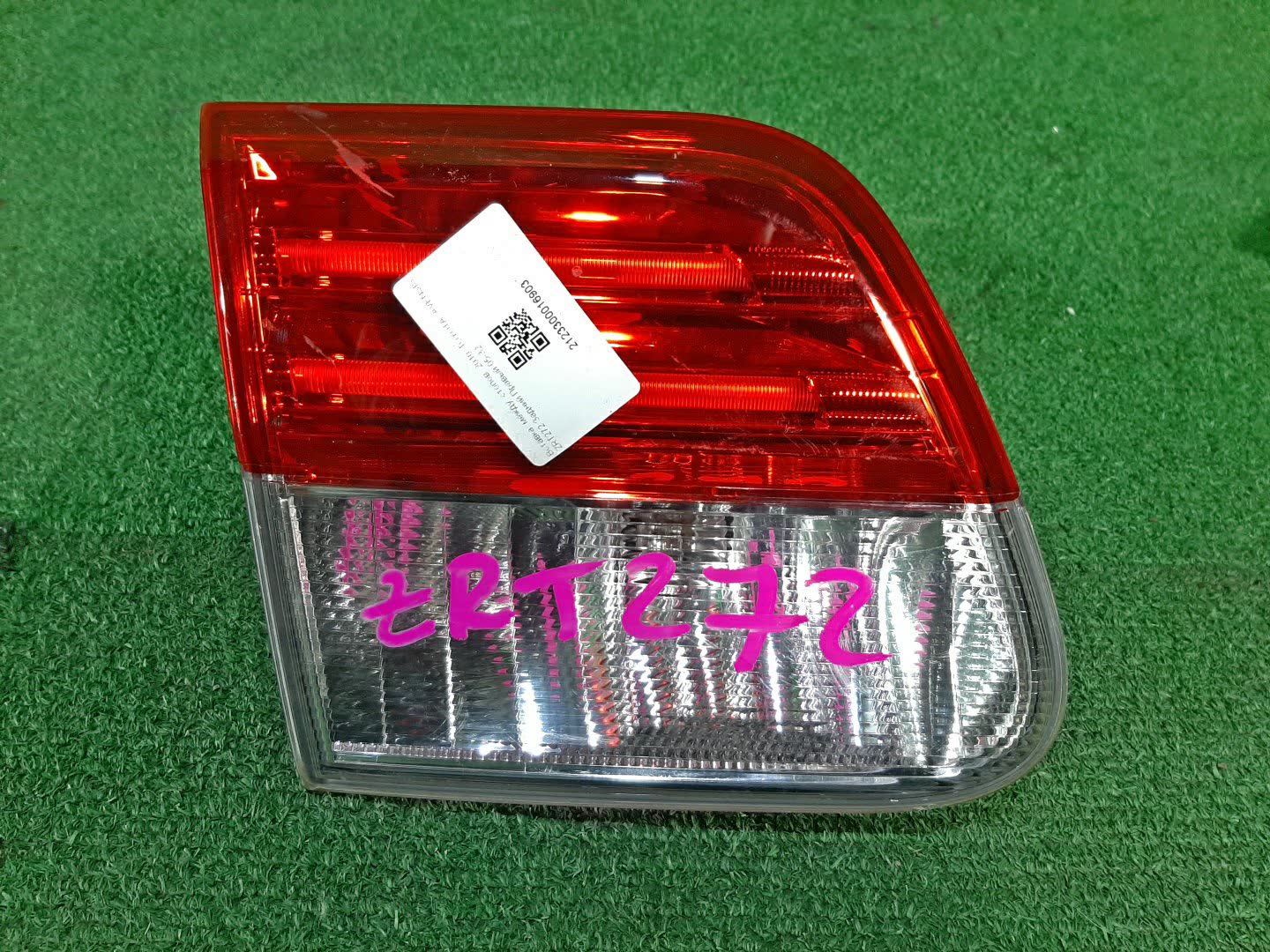 Вставка между стопов правая задняя TOYOTA AVENSIS ZRT272 1 ракурс