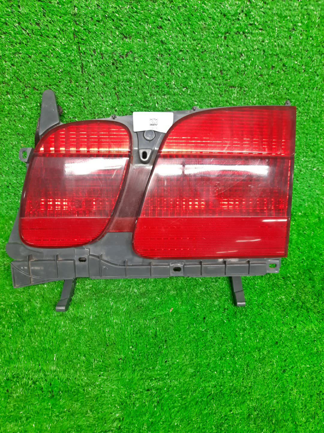 Вставка между стопов правая задняя TOYOTA GRAND HIACE VCH16W 1 ракурс