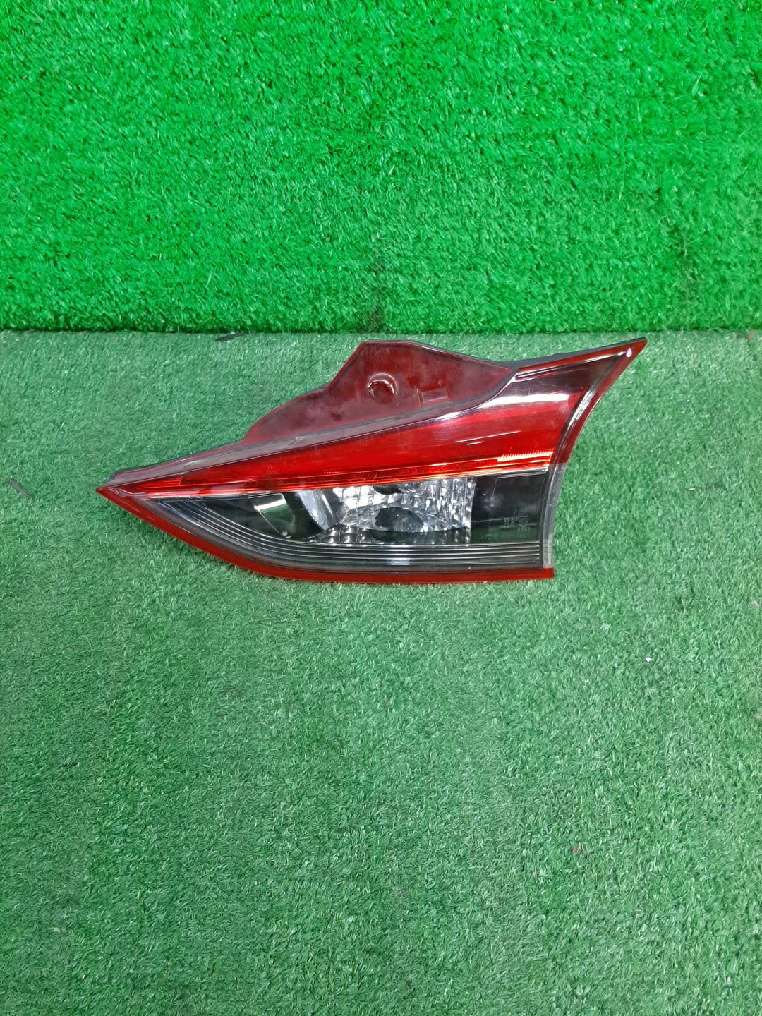Вставка между стопов правая задняя MAZDA ATENZA GJEFW 1 ракурс Вставка между стопов правая задняя MAZDA ATENZA GJEFW 1 ракурс