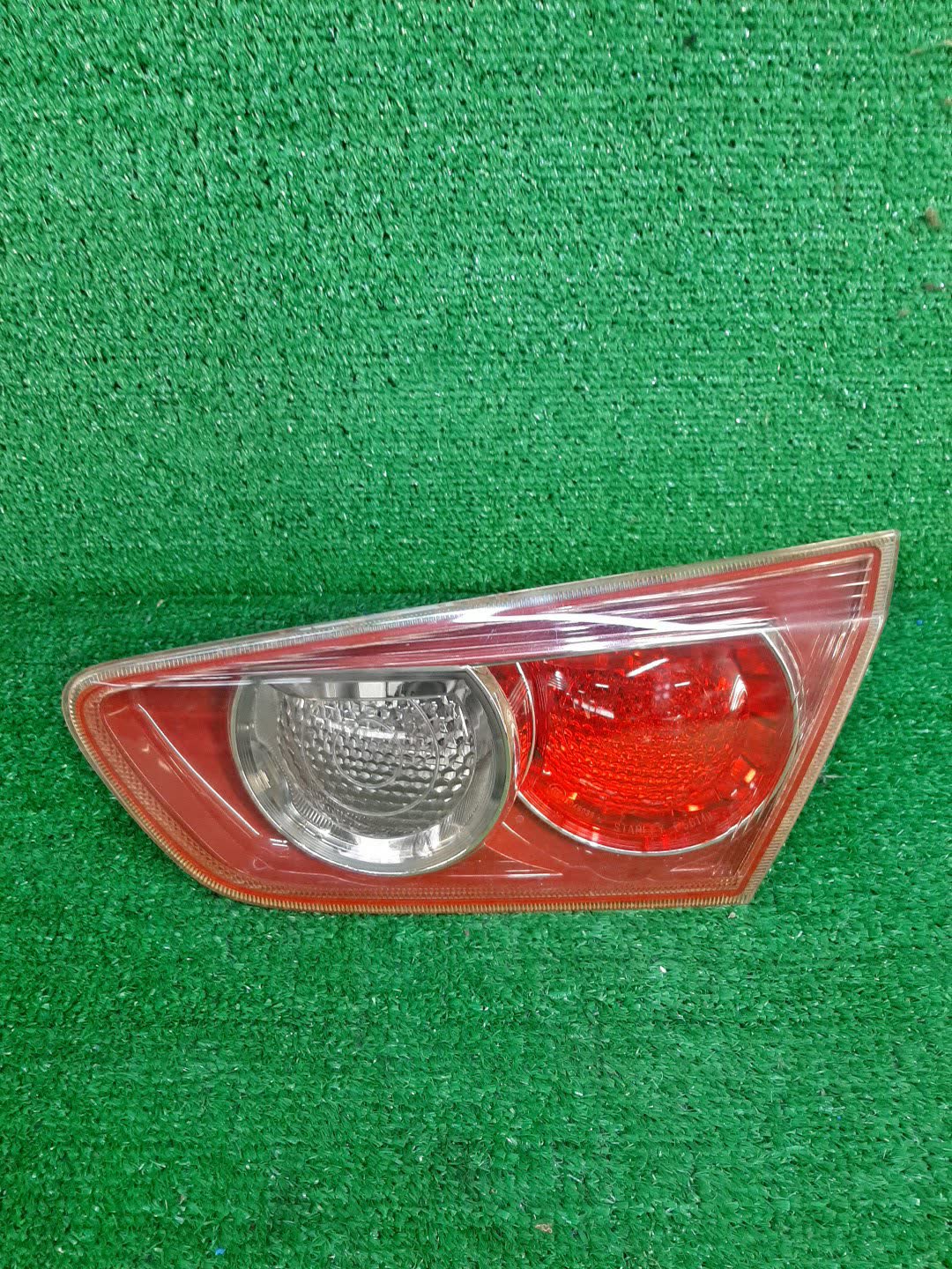 Вставка между стопов правая задняя MITSUBISHI GALANT FORTIS CY4A 1 ракурс Вставка между стопов правая задняя MITSUBISHI GALANT FORTIS CY4A 1 ракурс