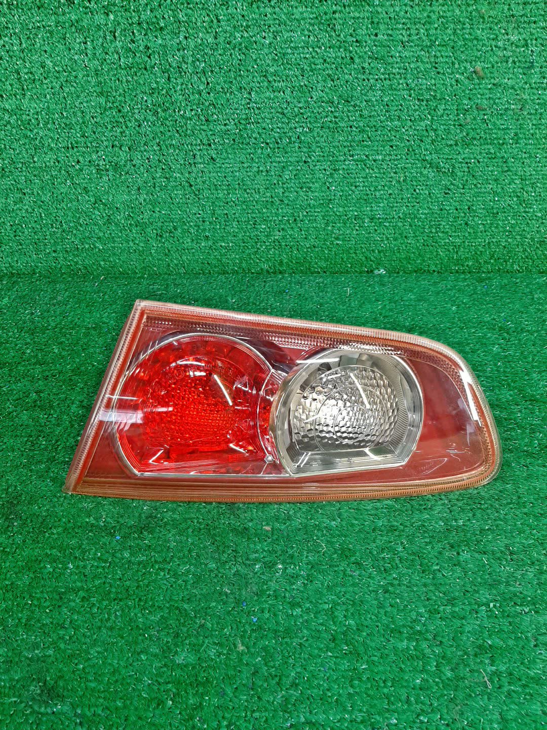 Вставка между стопов правая задняя MITSUBISHI GALANT FORTIS CY4A 1 ракурс Вставка между стопов правая задняя MITSUBISHI GALANT FORTIS CY4A 1 ракурс