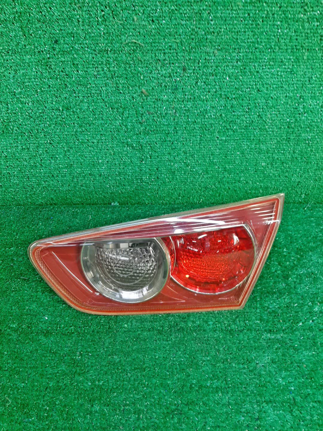 Вставка между стопов правая задняя MITSUBISHI GALANT FORTIS CY4A 3 ракурс