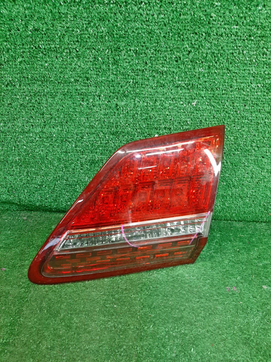 Вставка между стопов правая TOYOTA CROWN GRS200 1 ракурс