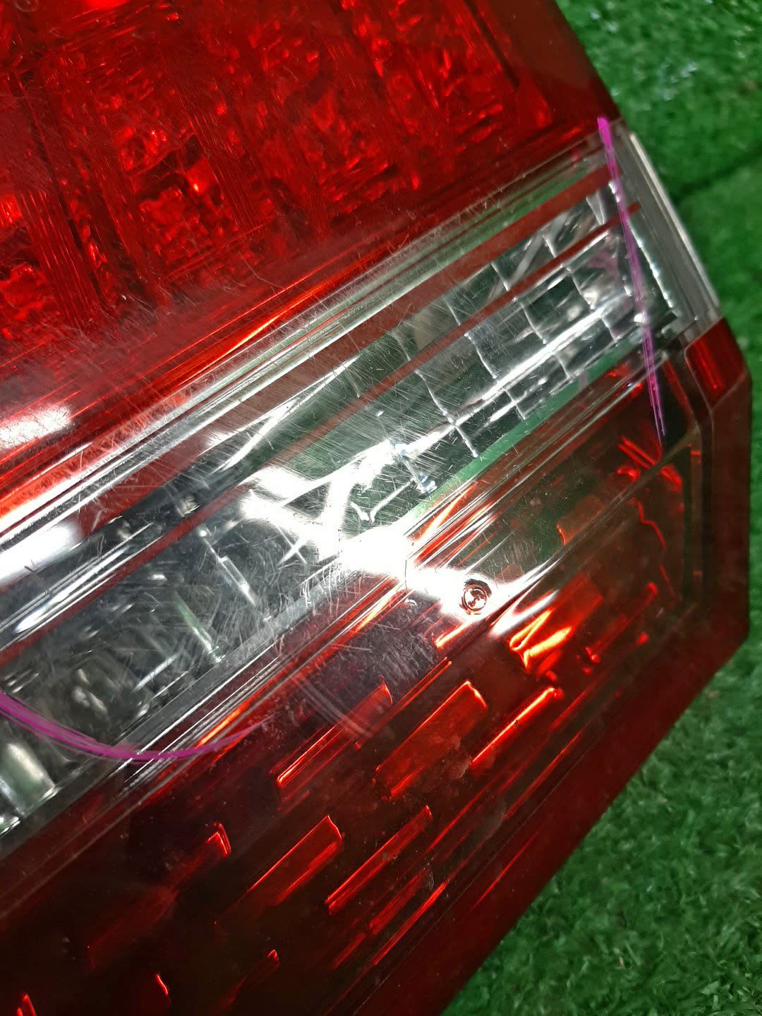 Вставка между стопов правая TOYOTA CROWN GRS200 2 ракурс