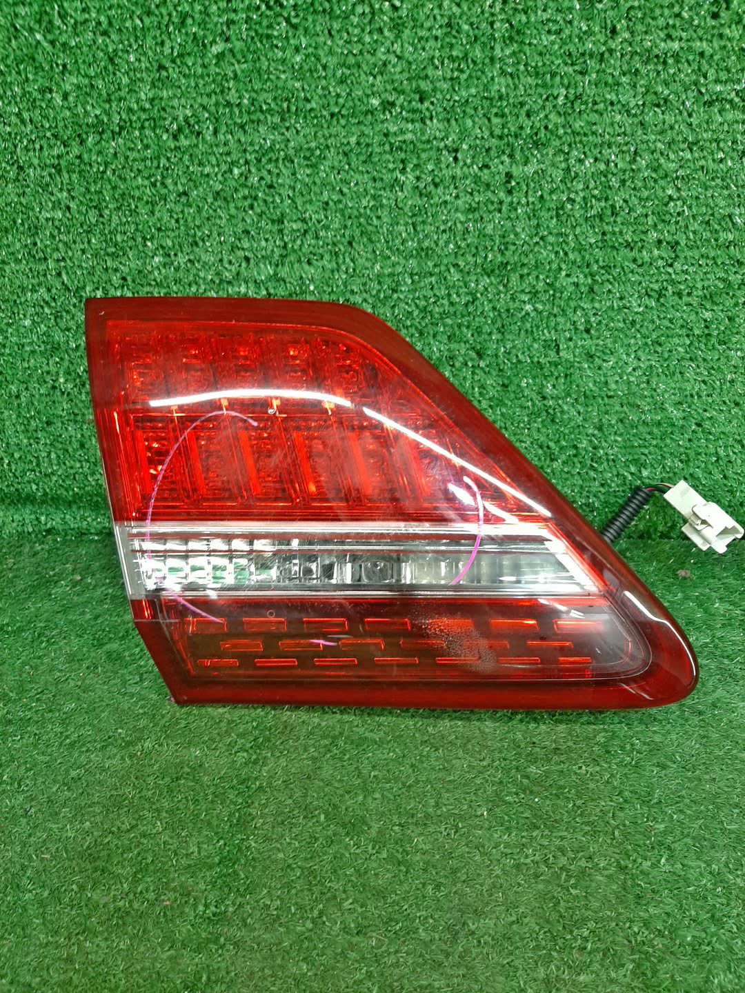 Вставка между стопов левая TOYOTA CROWN GRS200 1 ракурс
