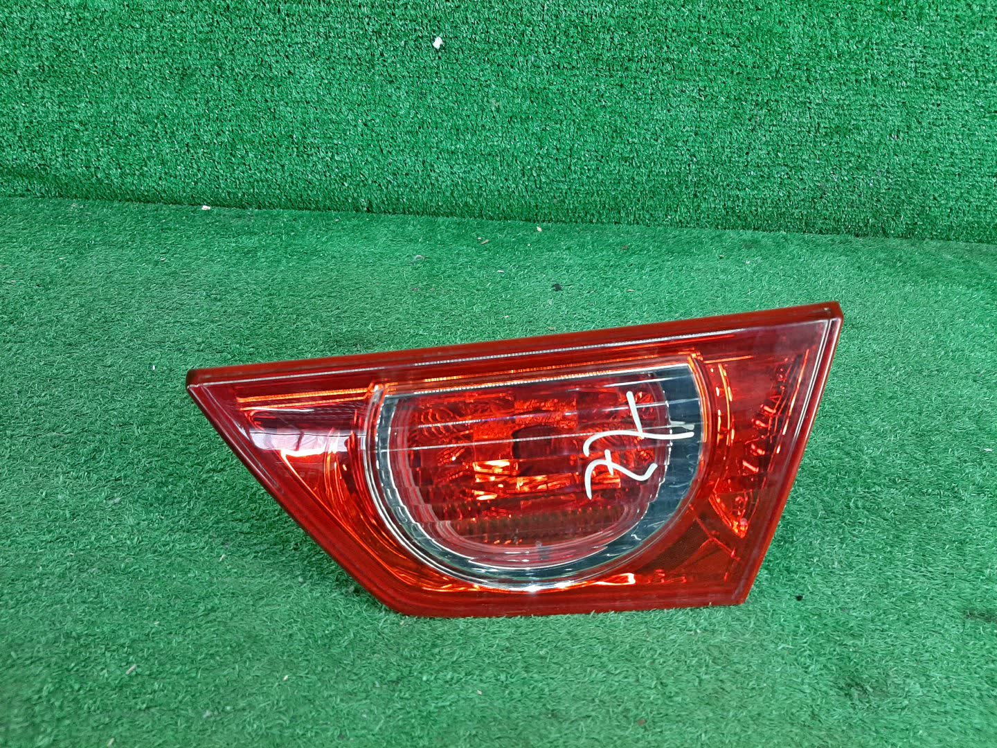 Вставка между стопов правая задняя TOYOTA MARK X GRX135 1 ракурс