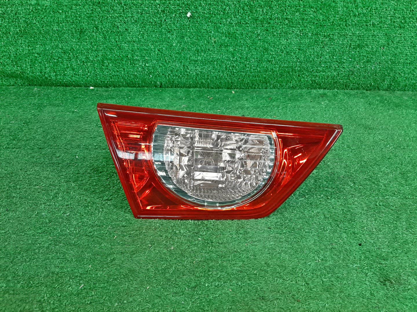 Вставка между стопов левая задняя TOYOTA MARK X GRX135 1 ракурс