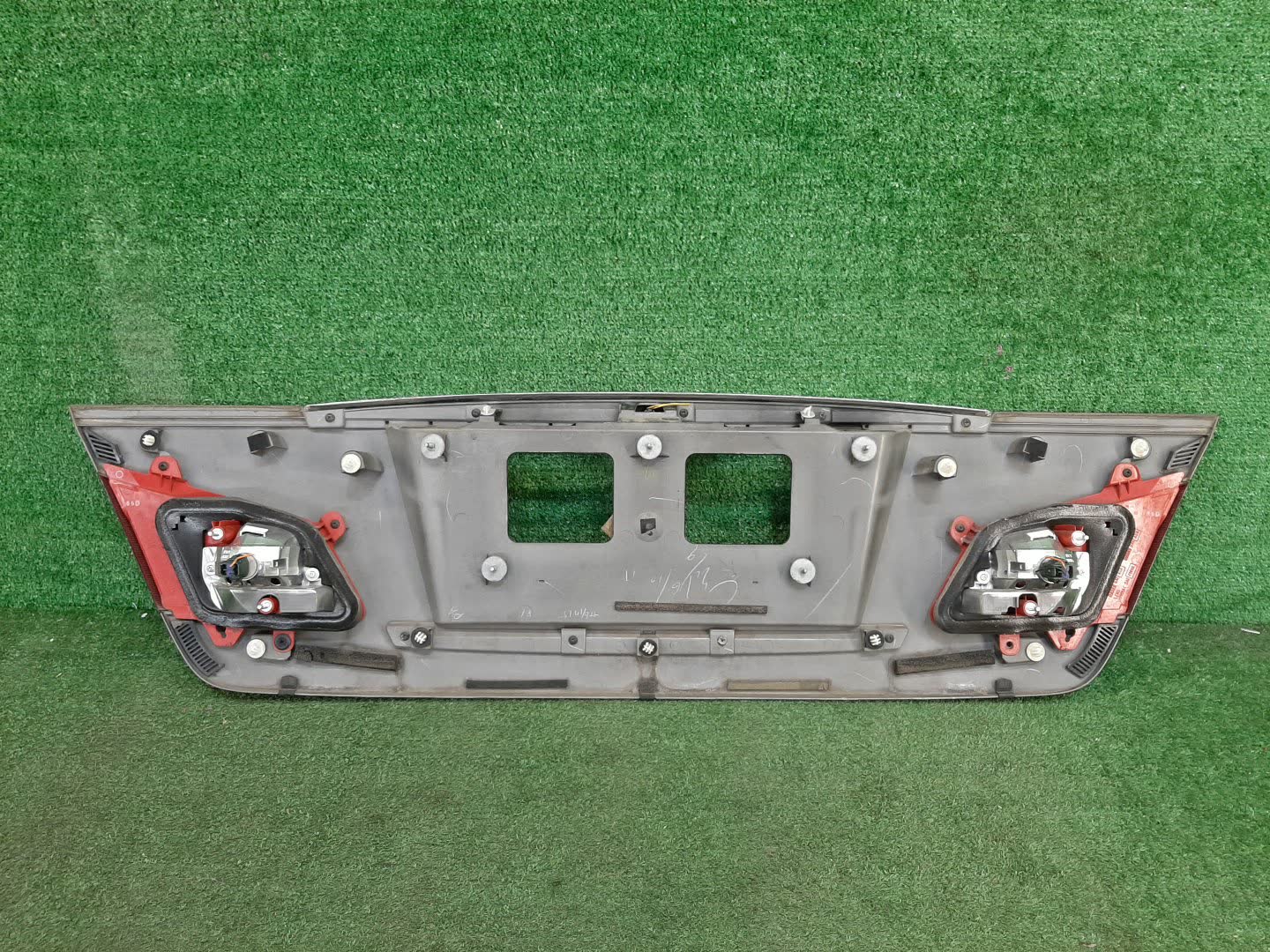 Вставка между стопов левая задняя NISSAN FUGA Y50 2 ракурс