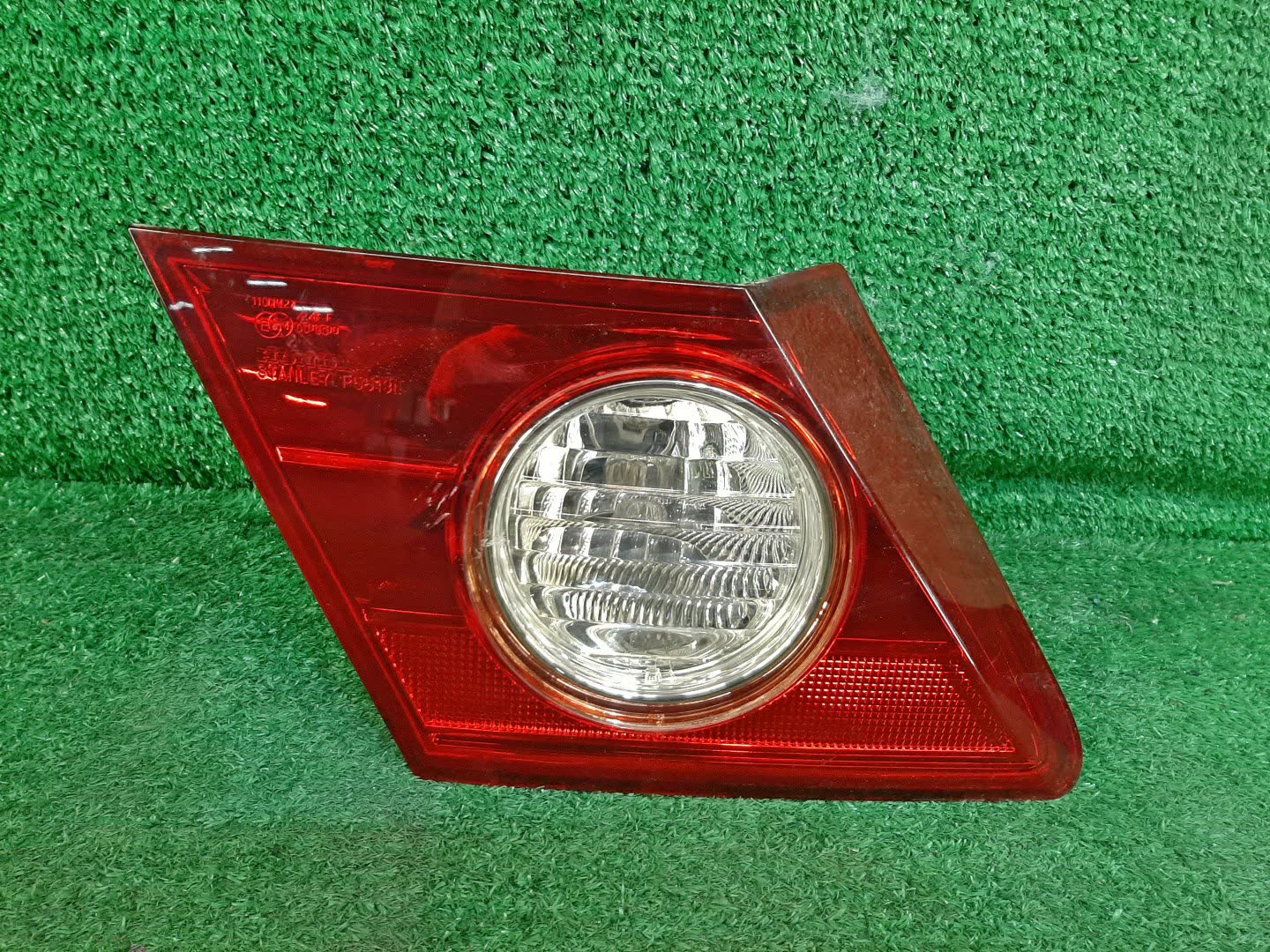 Вставка между стопов левая задняя HONDA FIT ARIA GD6, GD9, GD8, GD7 1 ракурс