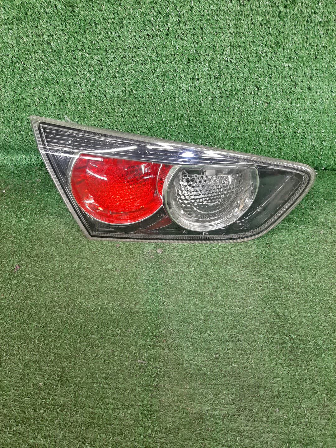 Вставка между стопов левая задняя MITSUBISHI GALANT FORTIS CY4A 1 ракурс