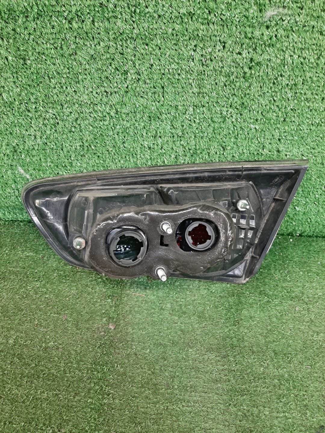 Вставка между стопов левая задняя MITSUBISHI GALANT FORTIS CY4A 2 ракурс