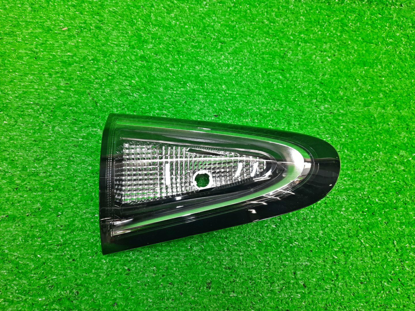 Вставка между стопов левая задняя TOYOTA SIENTA NHP170G 81591-52380 1 ракурс