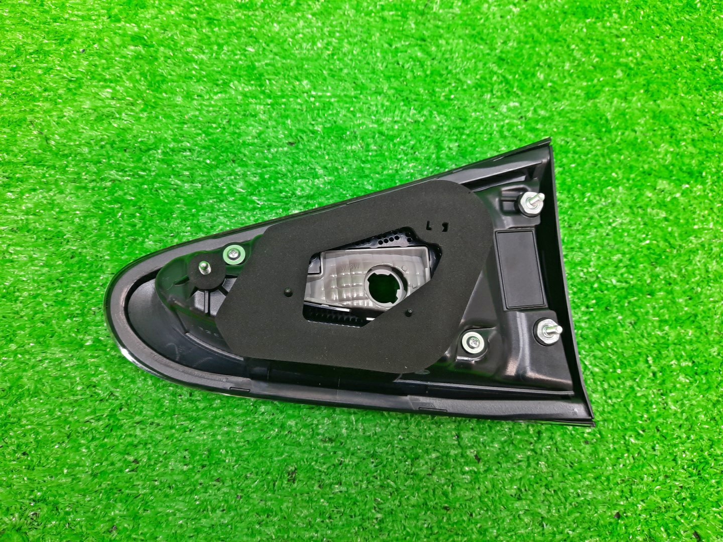 Вставка между стопов левая задняя TOYOTA SIENTA NHP170G 81591-52380 2 ракурс