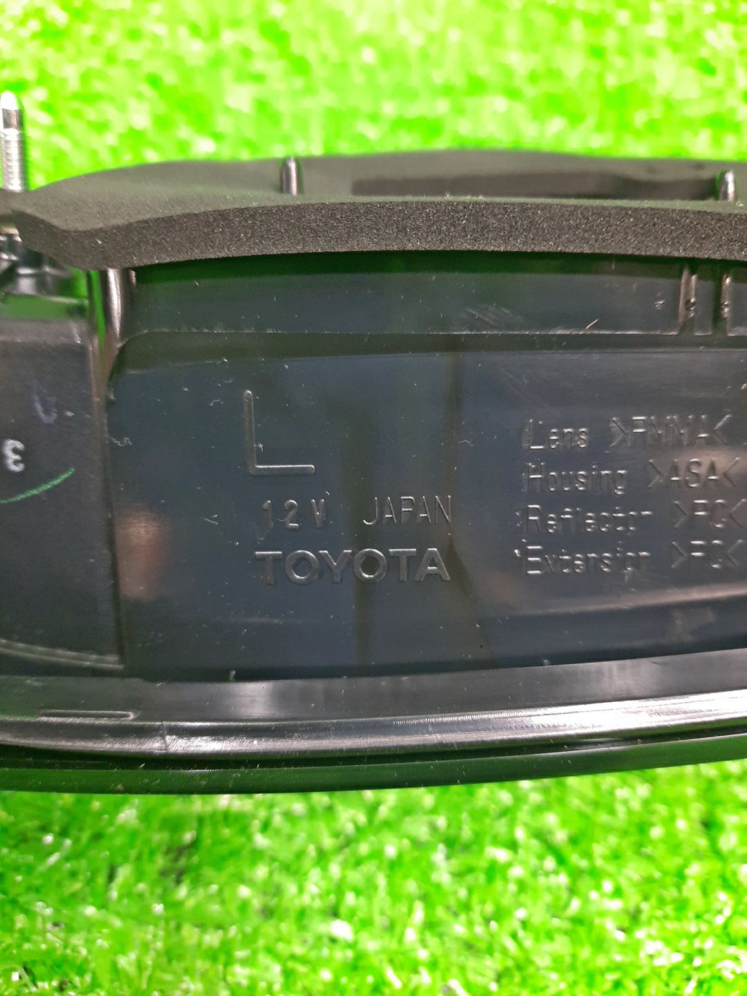 Вставка между стопов левая задняя TOYOTA SIENTA NHP170G 81591-52380 3 ракурс