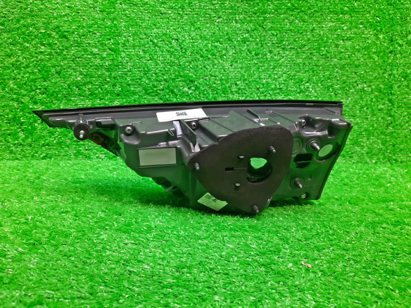 Вставка между стопов левая задняя TOYOTA HARRIER ASU60W 81591-48261,81590-48261 2 ракурс