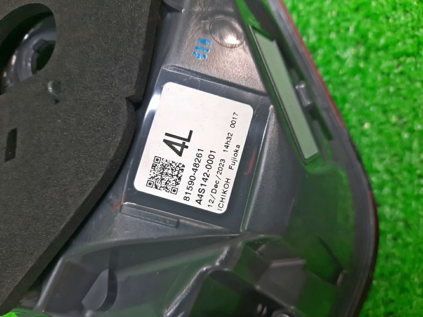 Вставка между стопов левая задняя TOYOTA HARRIER ASU60W 81591-48261,81590-48261 3 ракурс