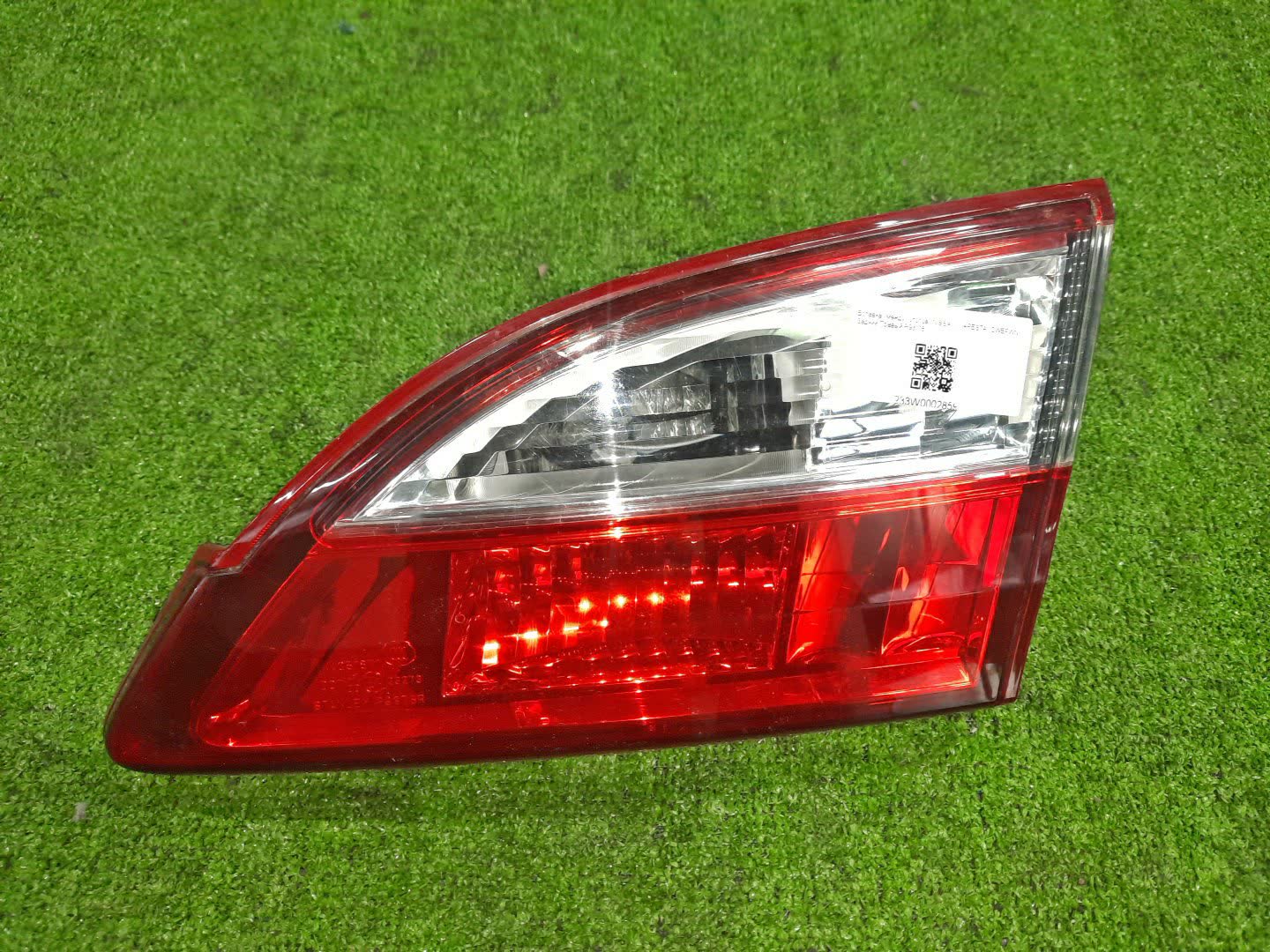 Вставка между стопов правая задняя NISSAN LAFESTA CWEFWN 1 ракурс