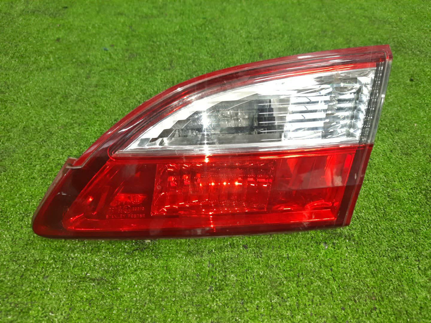 Вставка между стопов правая задняя NISSAN LAFESTA CWEFWN 1 ракурс