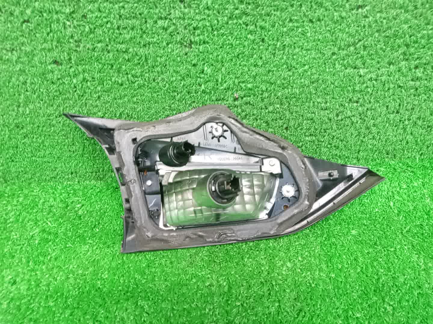 Вставка между стопов правая задняя MAZDA ATENZA GJ2FW 2 ракурс