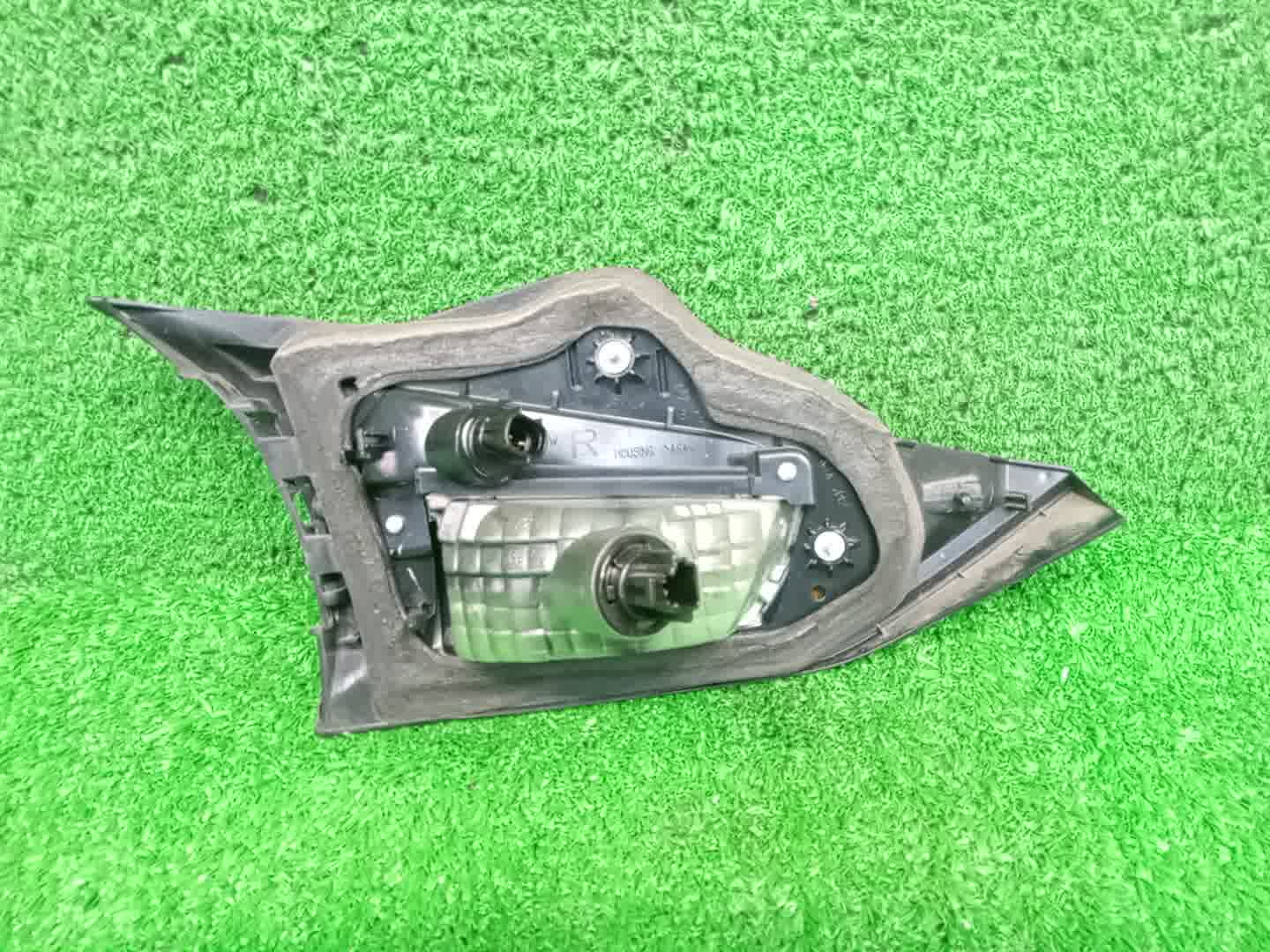 Вставка между стопов правая задняя MAZDA ATENZA GJ2FW 2 ракурс