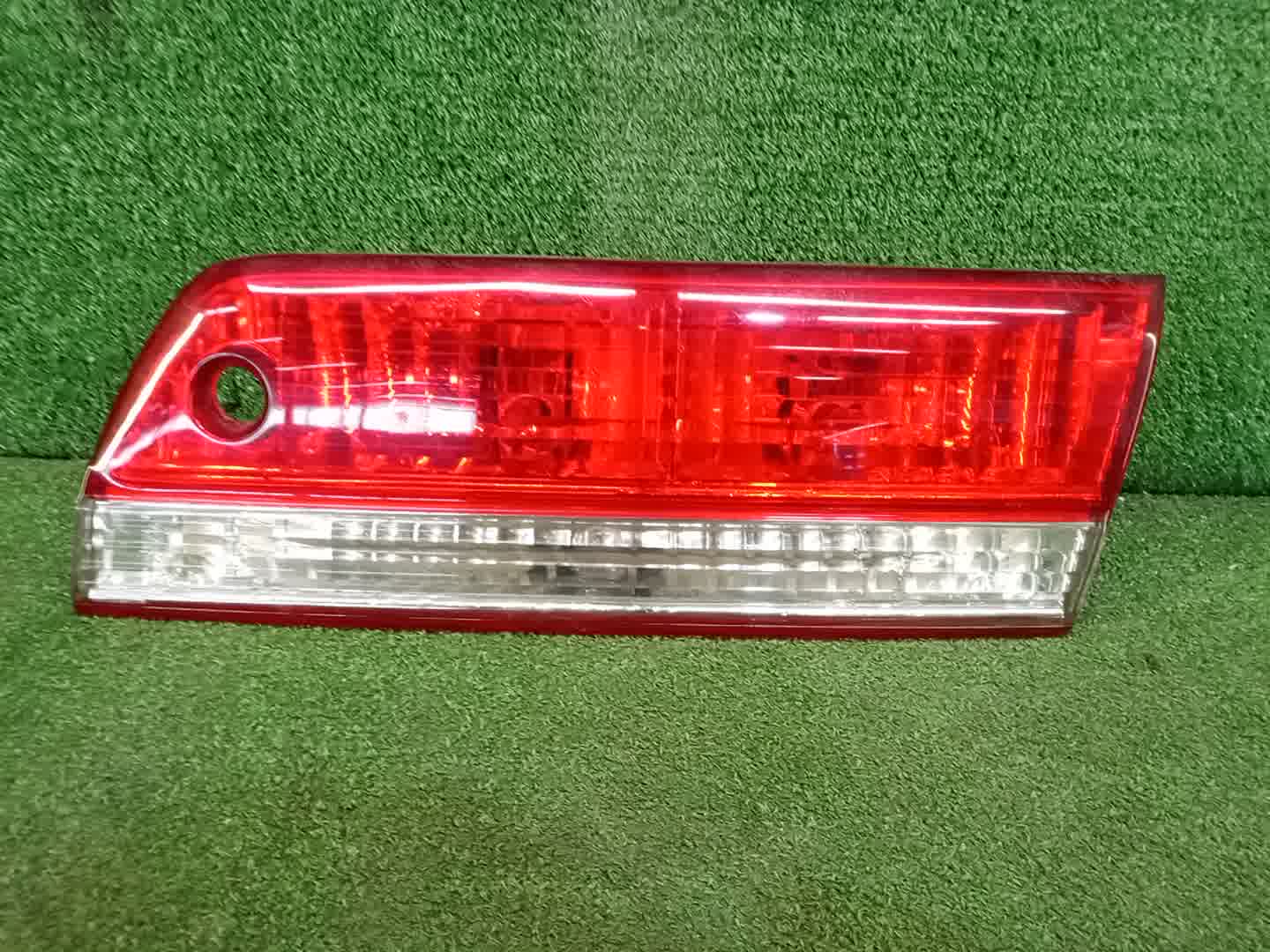 Вставка между стопов правая задняя TOYOTA MARK II GX100 1 ракурс