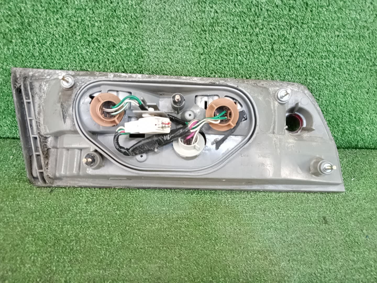 Вставка между стопов правая задняя TOYOTA MARK II GX100 3 ракурс