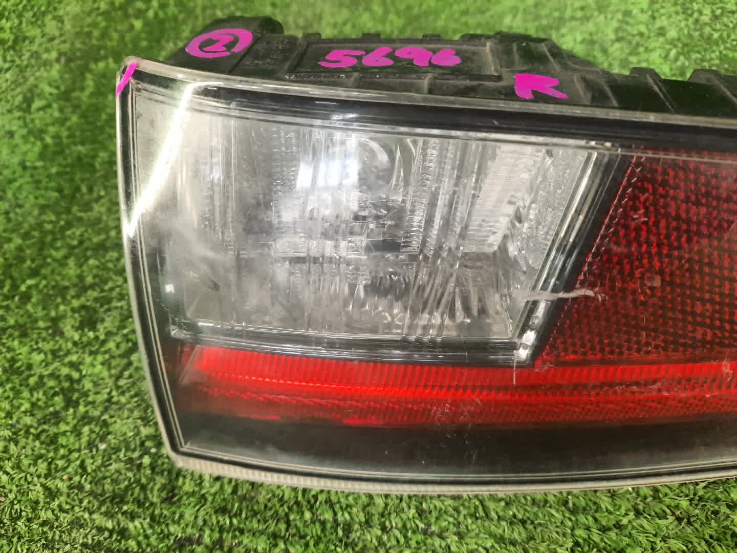 Вставка между стопов правая задняя TOYOTA PRIUS ZVW50, ZVW51, ZVW55 3 ракурс