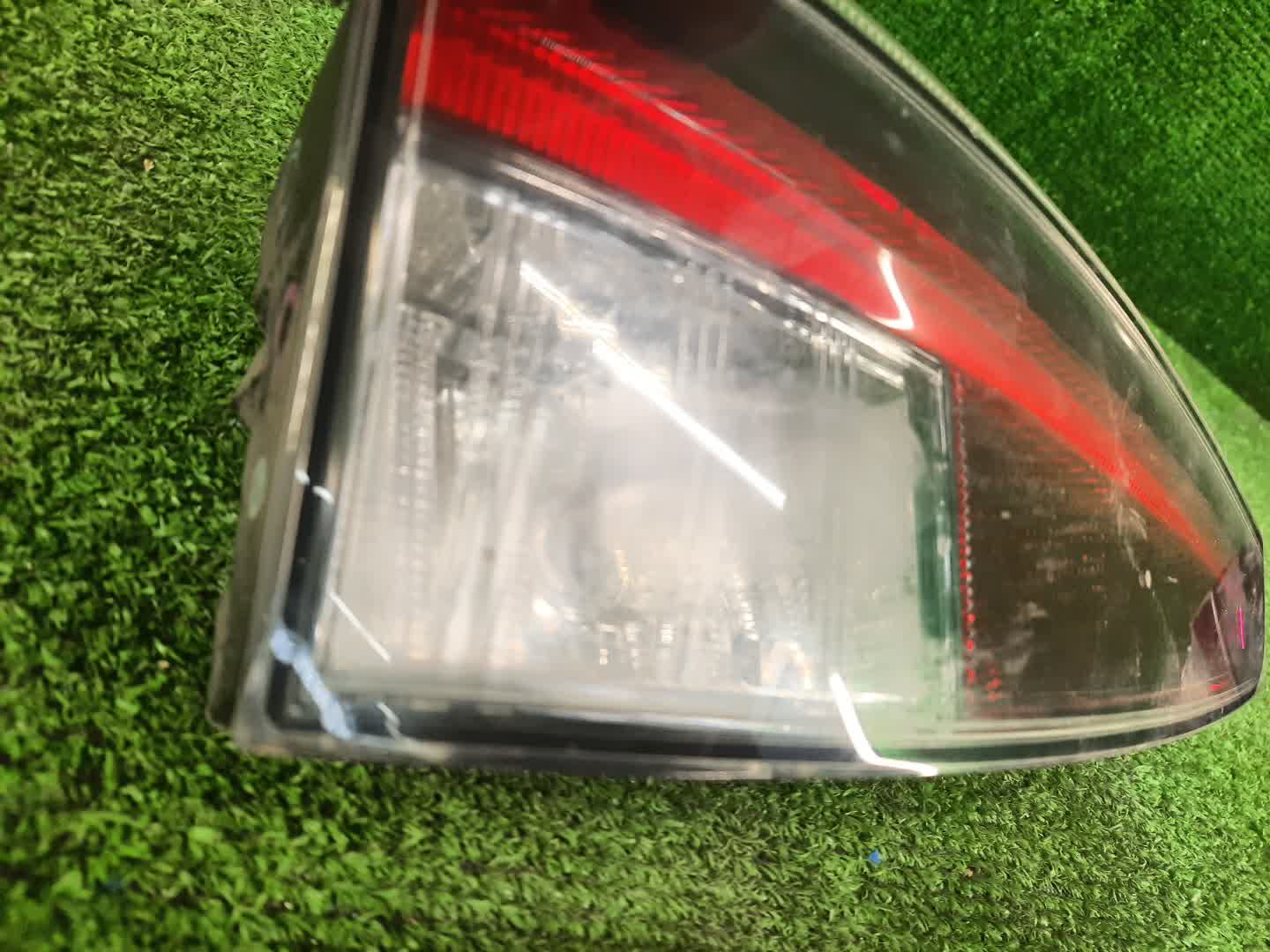 Вставка между стопов левая задняя TOYOTA PRIUS ZVW50, ZVW51, ZVW55 1 ракурс