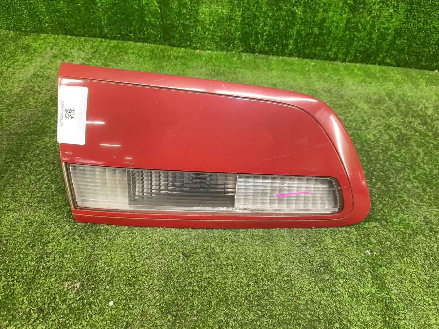 Вставка между стопов левая задняя NISSAN AVENIR W11 1 ракурс