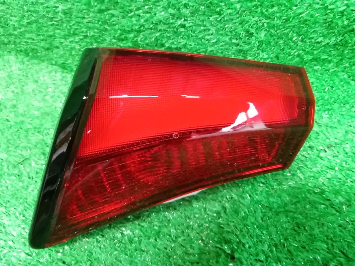 Вставка между стопов левая задняя TOYOTA PRIUS ZVW50, ZVW51, ZVW55 81456-47020 1 ракурс