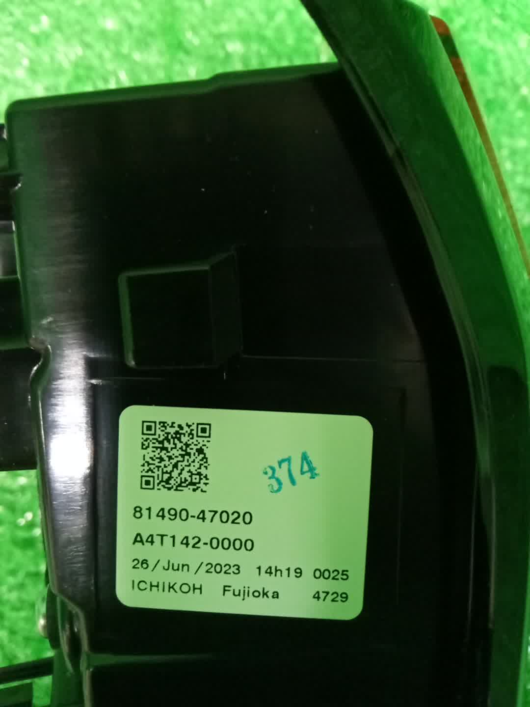 Вставка между стопов левая задняя TOYOTA PRIUS ZVW50, ZVW51, ZVW55 81456-47020 3 ракурс