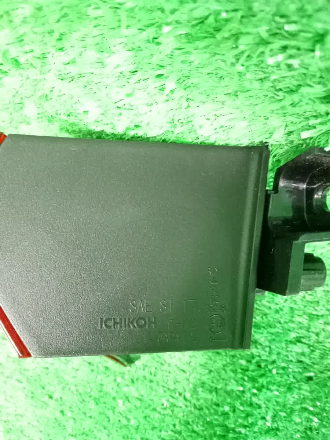 Вставка между стопов левая задняя TOYOTA PRIUS ZVW50, ZVW51, ZVW55 81456-47020 4 ракурс