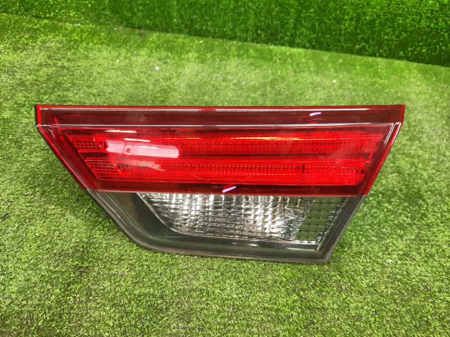 Вставка между стопов правая задняя TOYOTA MARK X GRX130 1 ракурс