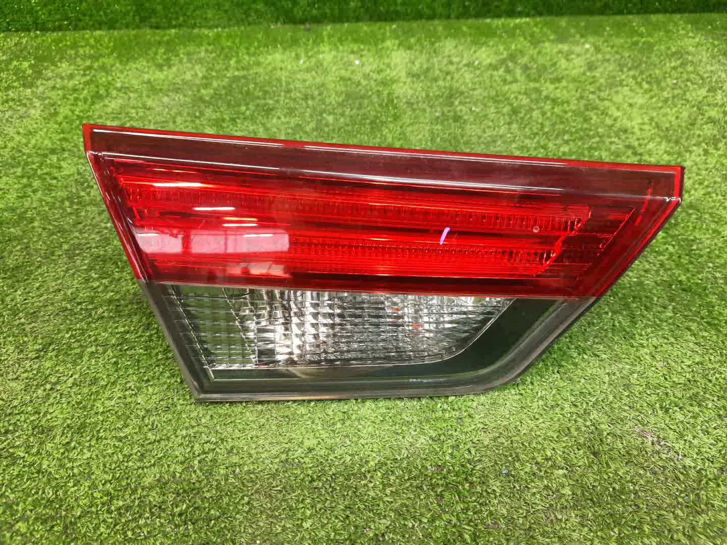 Вставка между стопов левая задняя TOYOTA MARK X GRX130 1 ракурс