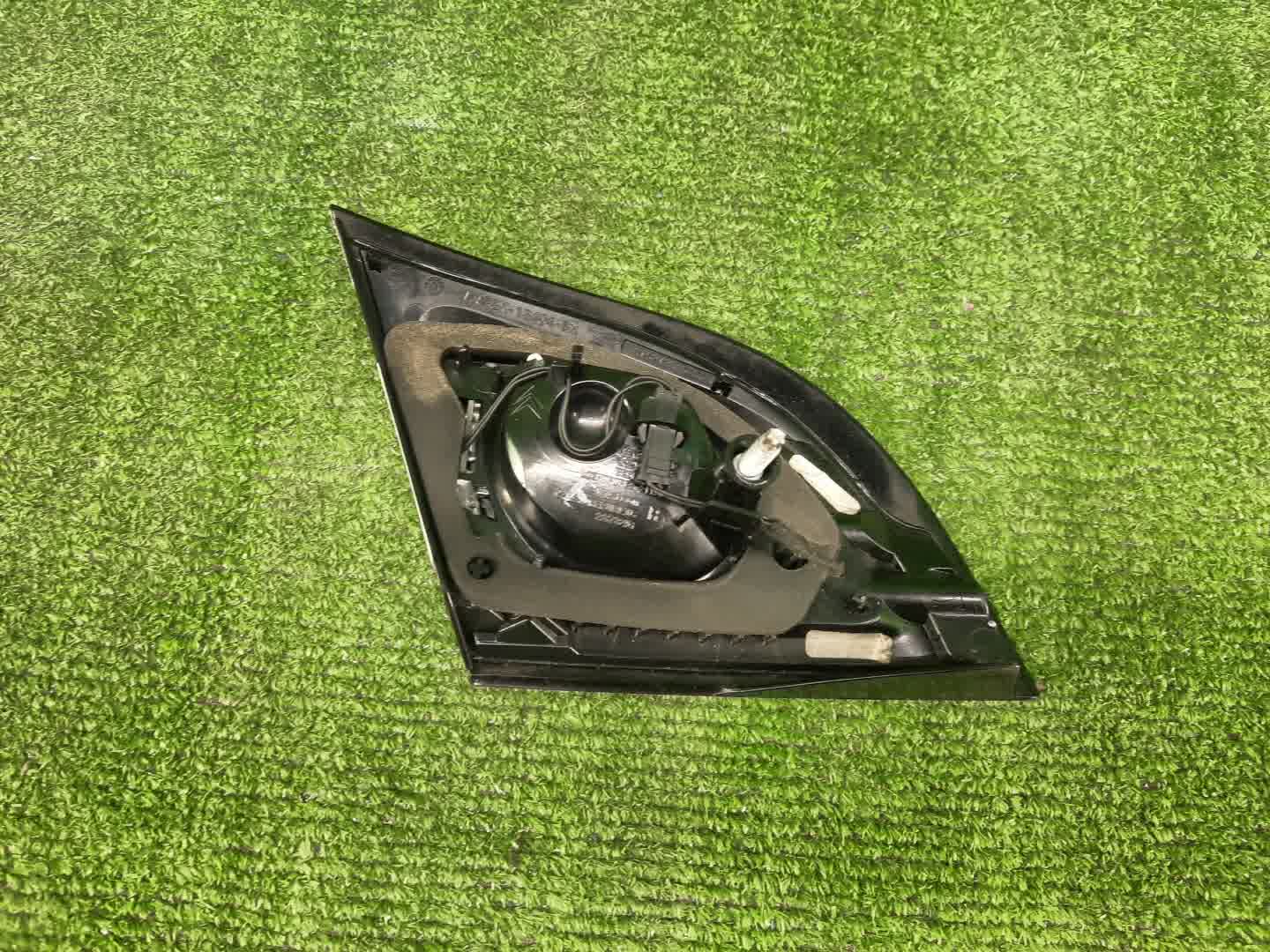 Вставка между стопов правая задняя CITROEN DS4 N VPAP3X-13404-BX 2 ракурс