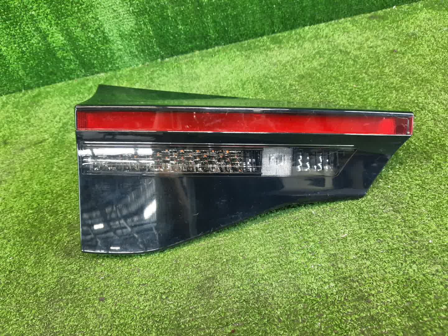 Вставка между стопов левая задняя TOYOTA YARIS MXPH10, MXPH15, KSP210, MXPA10, MXPA15 1 ракурс