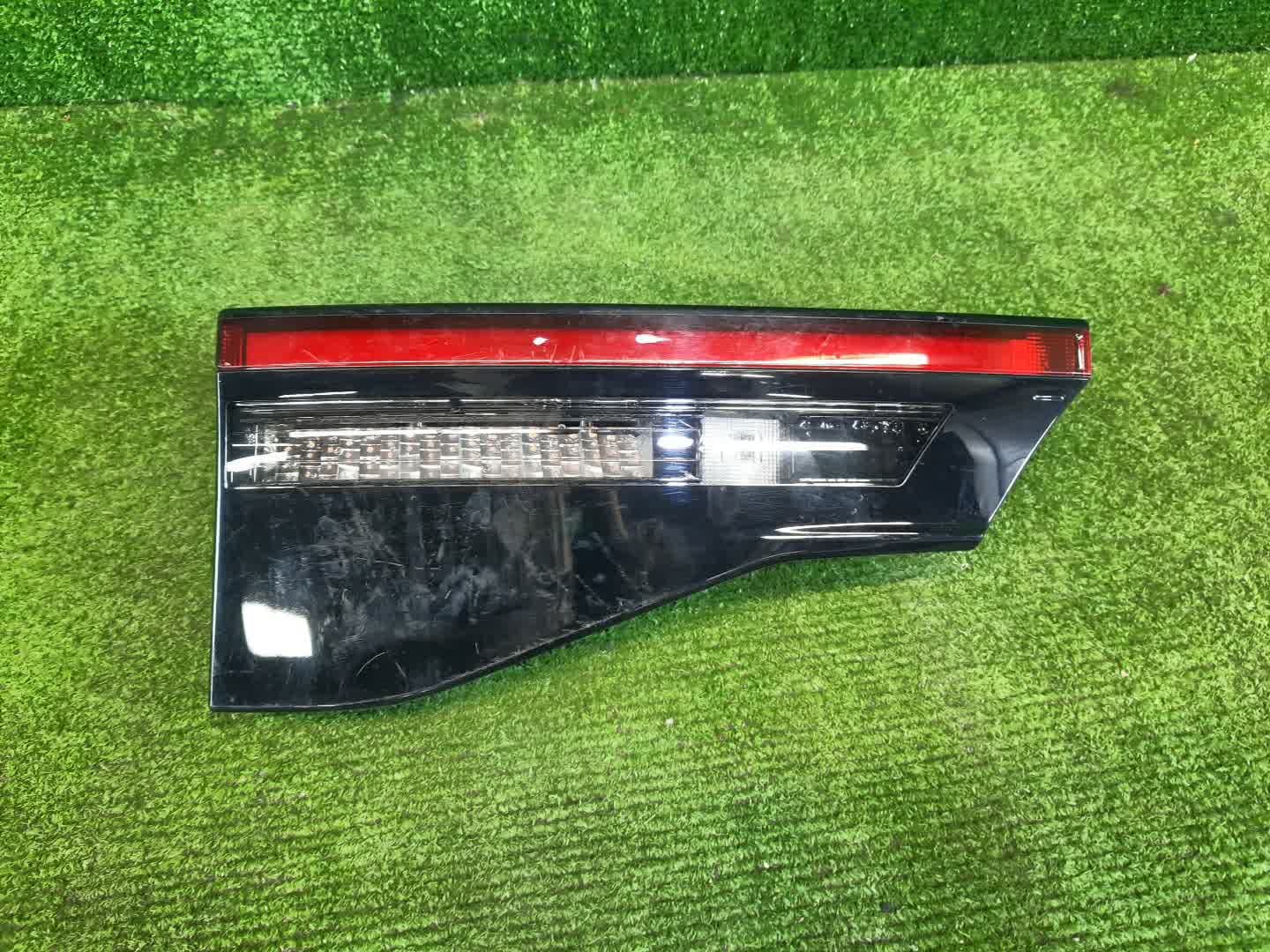 Вставка между стопов левая задняя TOYOTA YARIS MXPH10, MXPH15, KSP210, MXPA10, MXPA15 1 ракурс