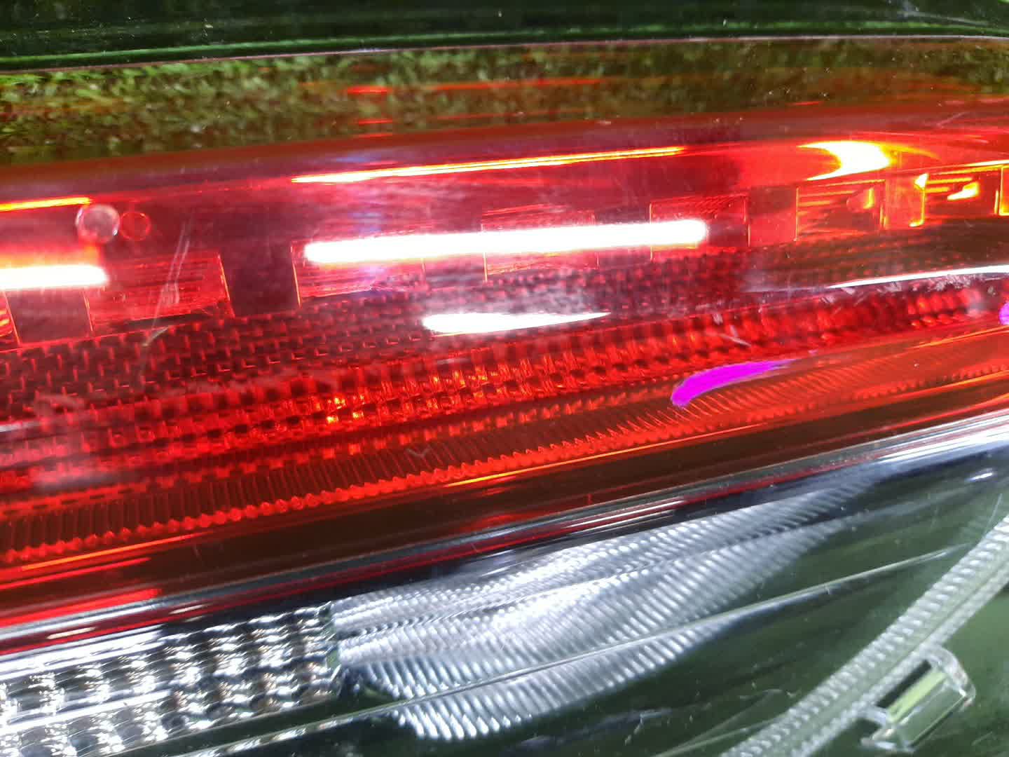 Вставка между стопов левая задняя TOYOTA RAV4 AXAH54 3 ракурс