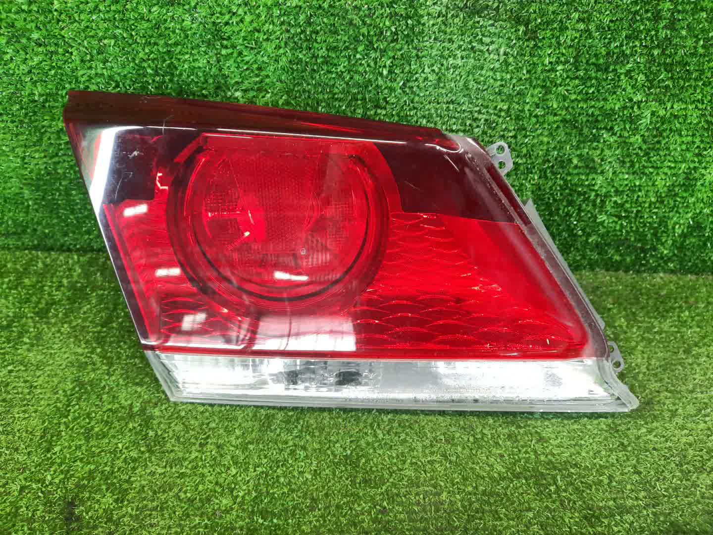 Вставка между стопов левая задняя TOYOTA CROWN AWS210 1 ракурс