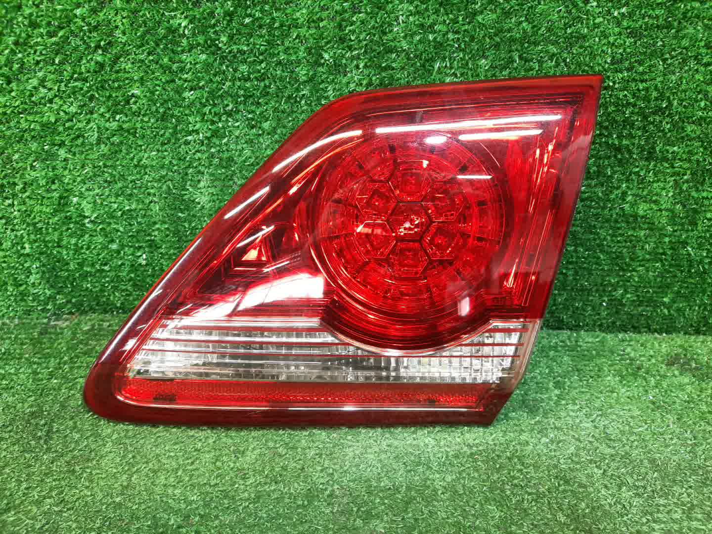 Вставка между стопов правая задняя TOYOTA CROWN GRS204 1 ракурс