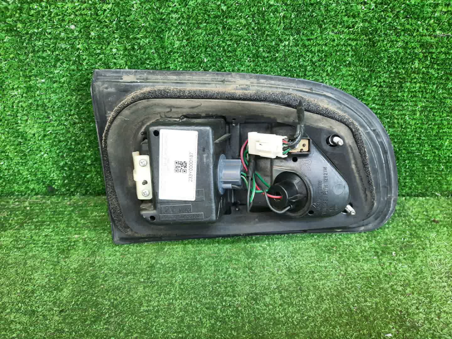 Вставка между стопов правая задняя MITSUBISHI DELICA PD6W 2 ракурс