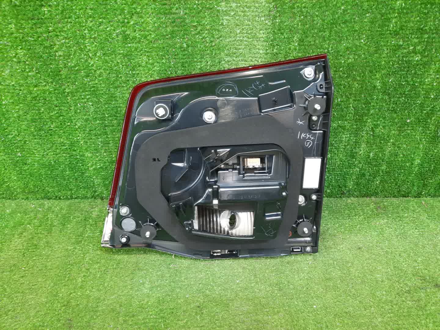 Вставка между стопов левая TOYOTA LAND CRUISER VDJ200 81591-60371 2 ракурс