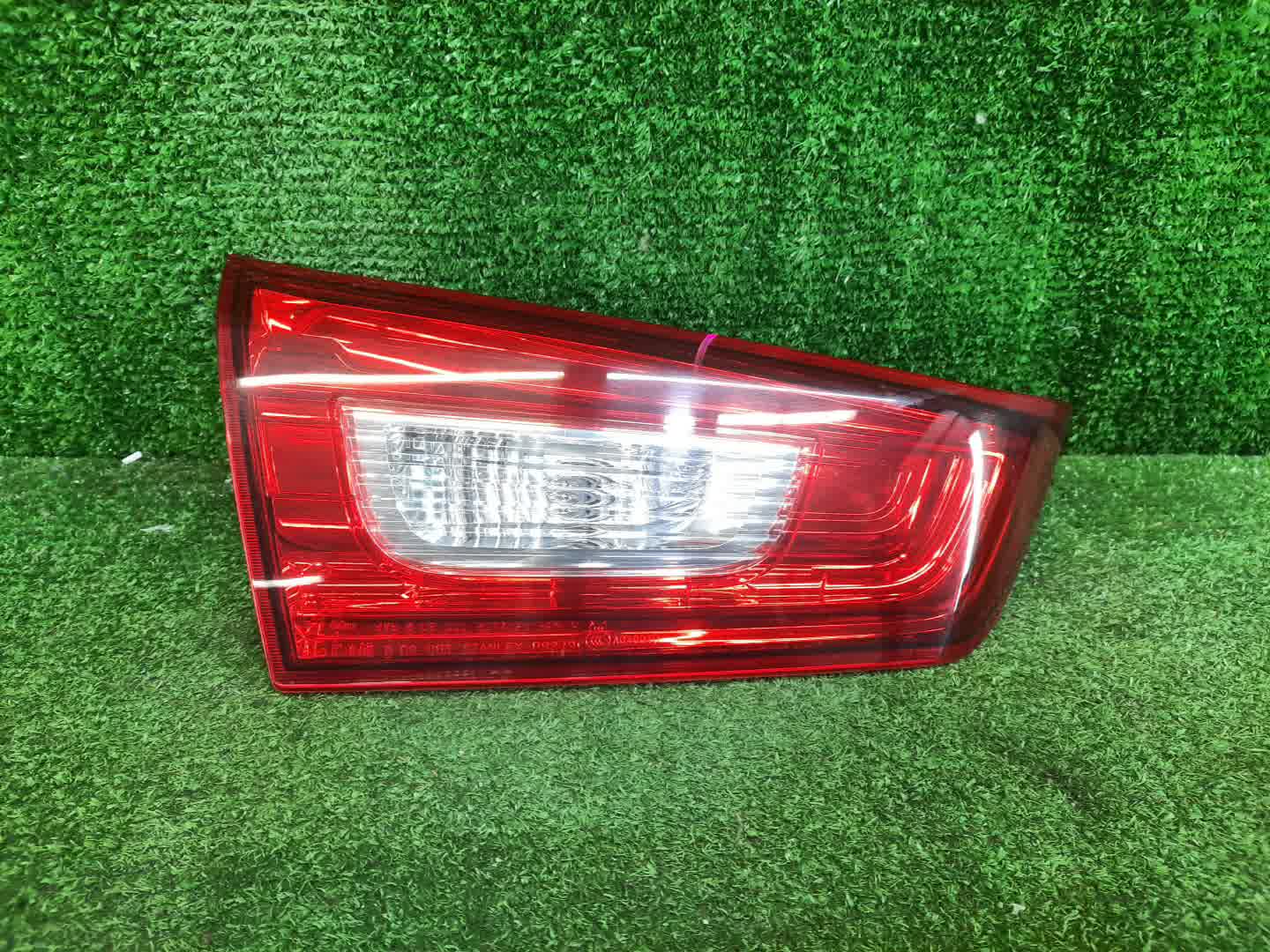 Вставка между стопов левая задняя MITSUBISHI RVR GA3W 1 ракурс