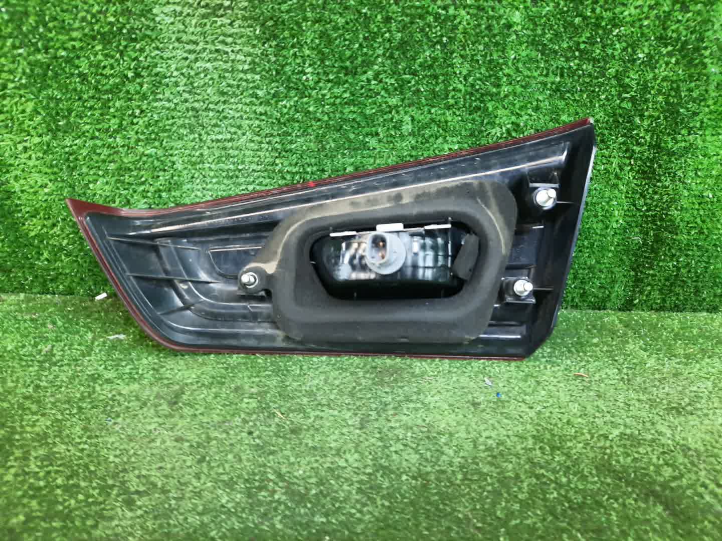 Вставка между стопов левая задняя MITSUBISHI RVR GA3W 2 ракурс