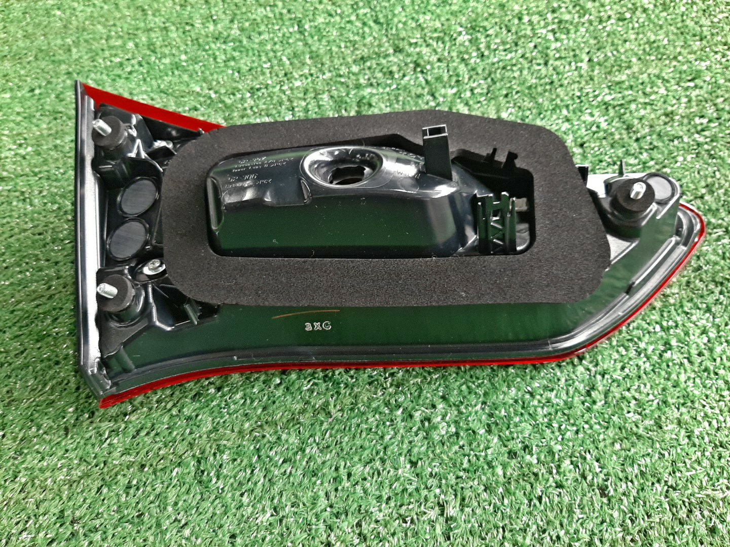 Вставка между стопов правая задняя TOYOTA VITZ NSP130 81581-52361 2 ракурс