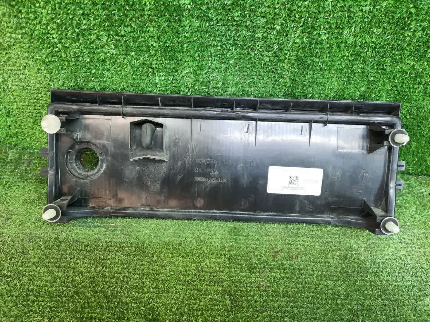 Вставка между стопов задняя TOYOTA MARK II GX90 75803-22290 2 ракурс