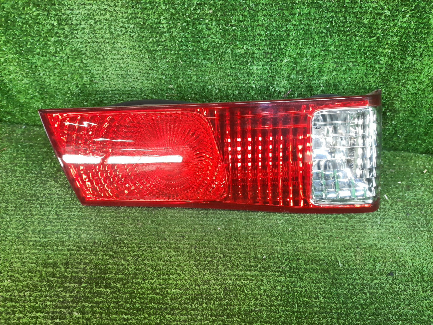 Вставка между стопов левая задняя TOYOTA CAMRY GRACIA SXV20W 1 ракурс