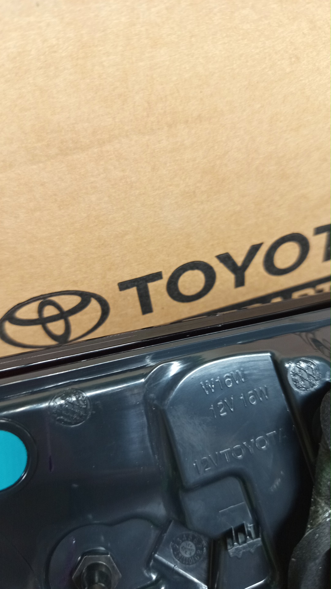 Вставка между стопов правая задняя TOYOTA COROLLA CROSS ZSG10 81581-16030 3 ракурс